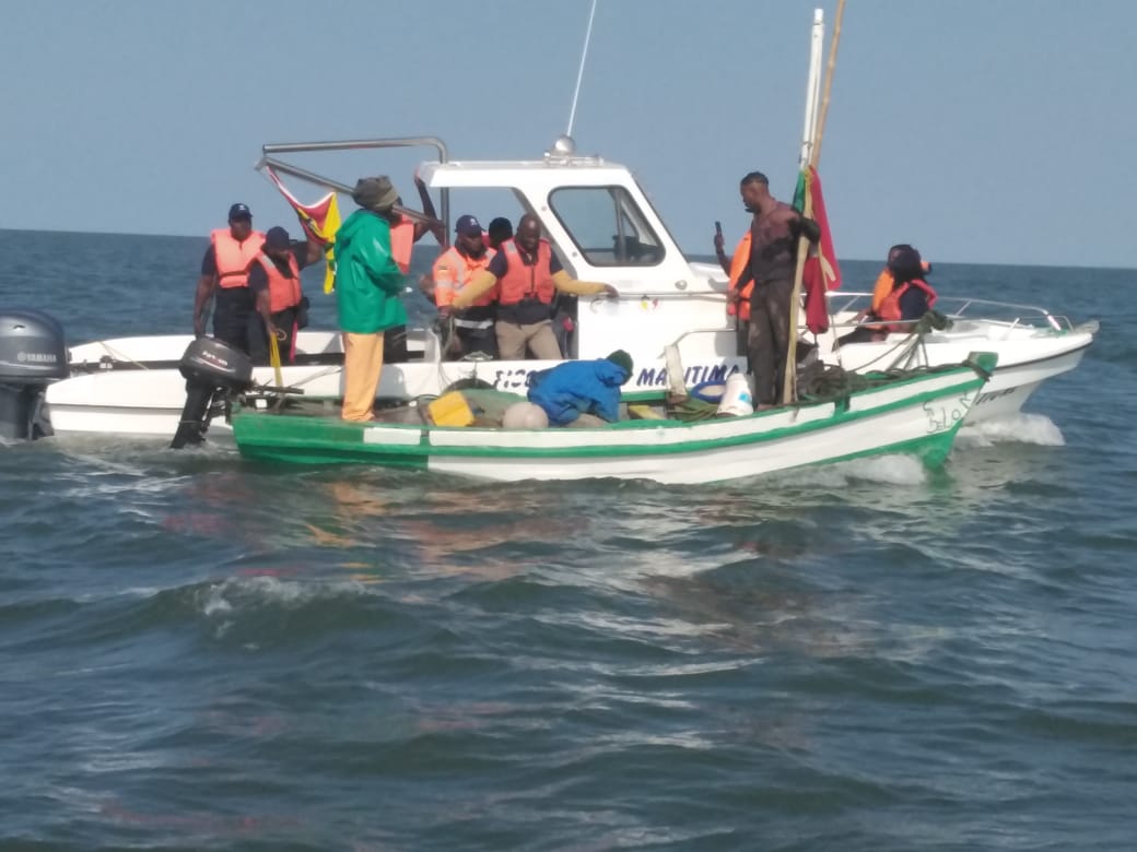 Autoridade marítima “caça” irregularidades piscatórias e ambientais em Maputo